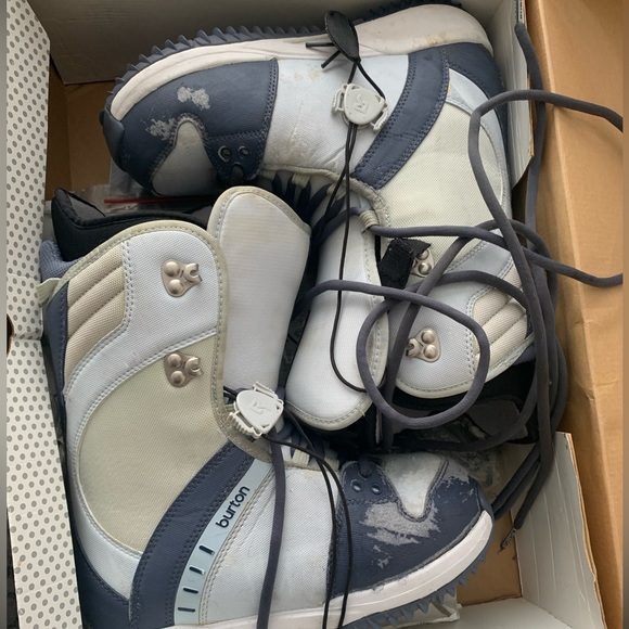 Burton Freestyle snowboarding boots Size 7 - Picture 2 of 8